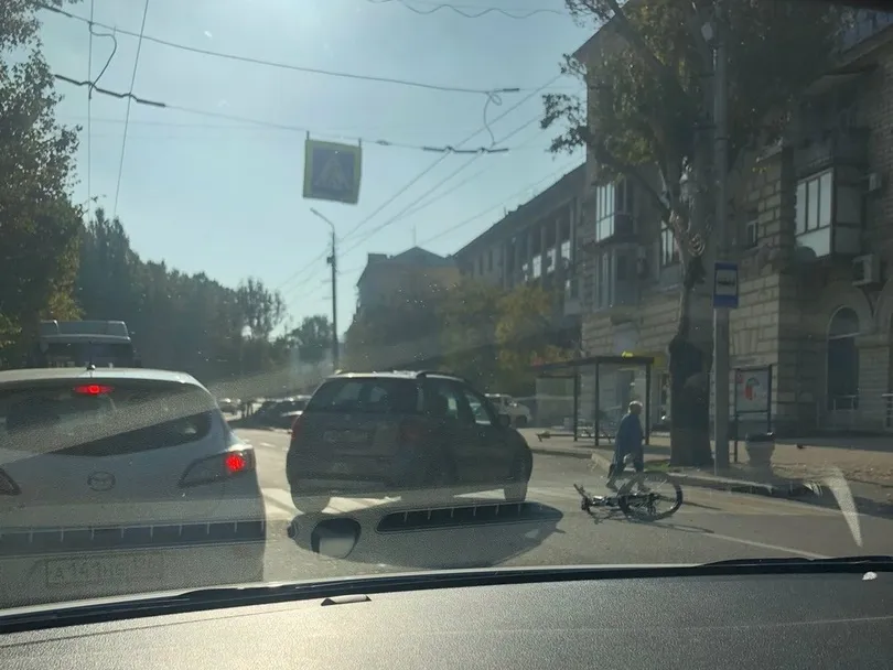 В центре Севастополя велосипедист попал под колеса авто