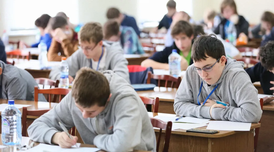 Школьники Севастополя получат четверть миллиона