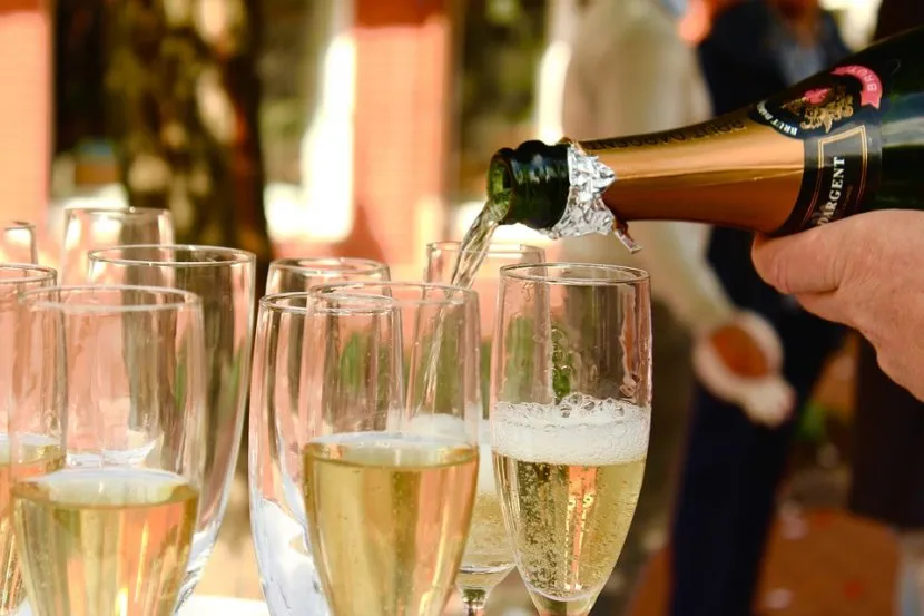 Эксперты пообещали невиданные скидки на шампанское к Новому году