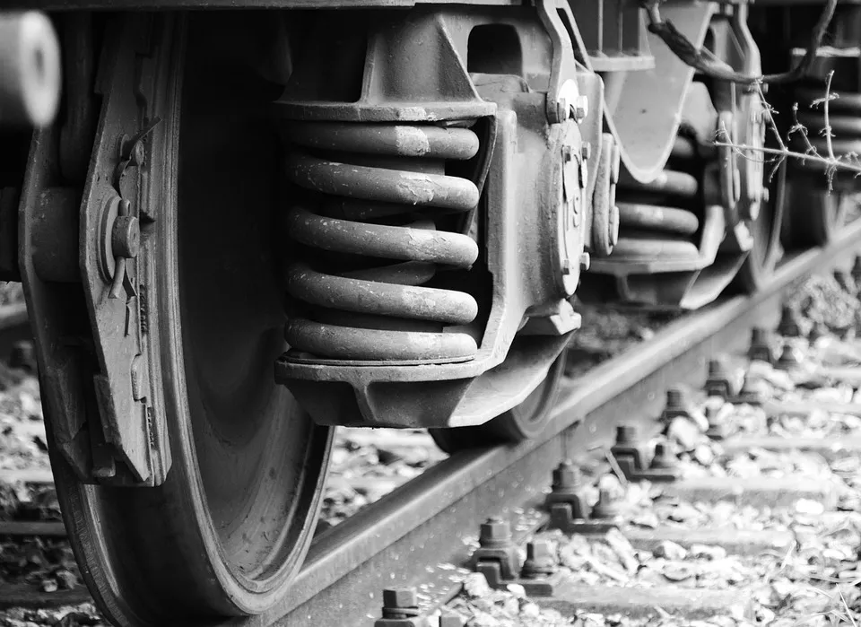 Запрыгивал на поезд, оторвало стопу: в Крыму парень трагически опоздал на рейс
