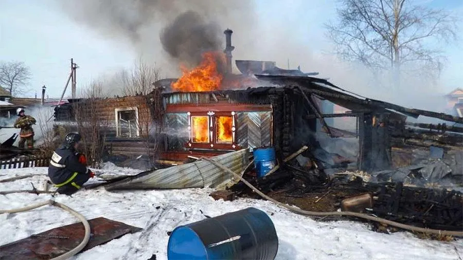 В Сибири начальник пожарной части поджигал дома для проверки готовности подчиненных