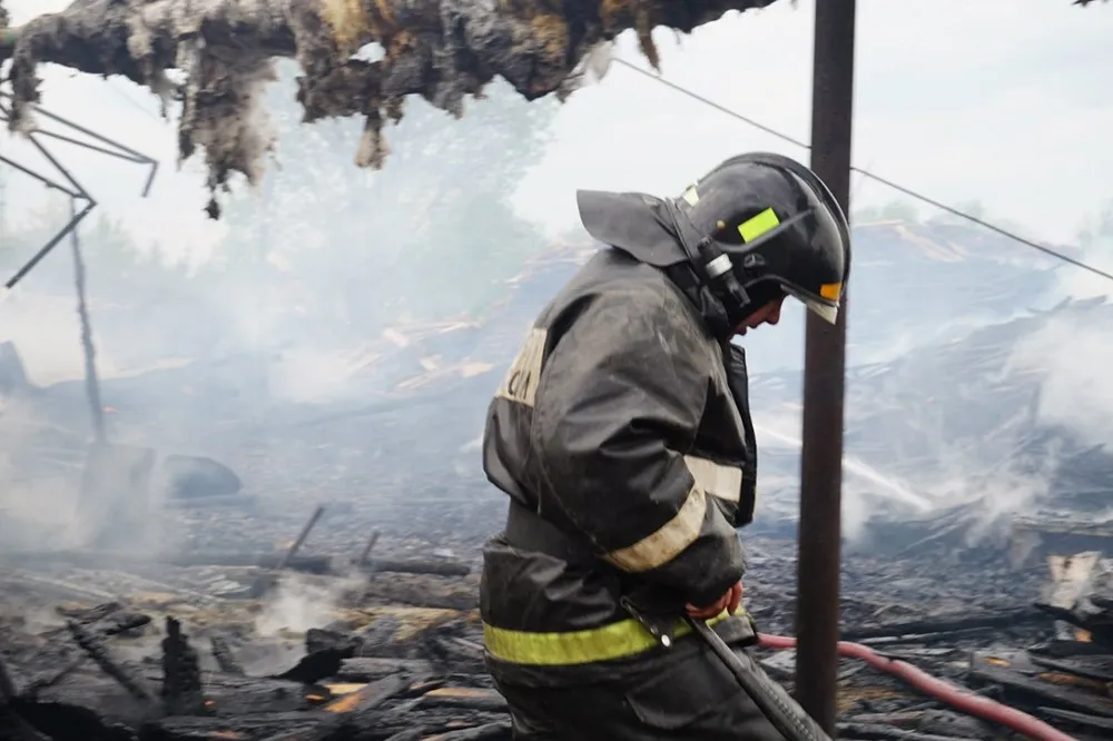 Смоленский чиновник погиб, помогая при тушении пожара