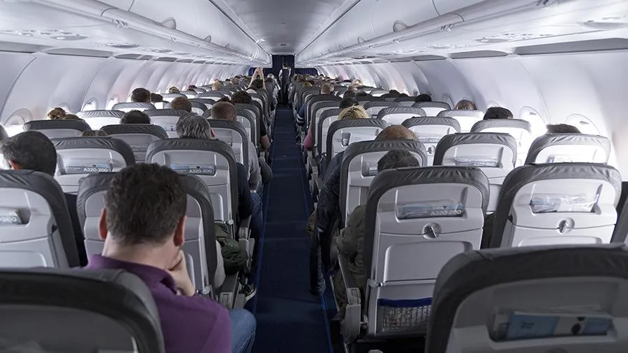 Пассажиры самого долгого авиарейса рассказали о странностях на борту
