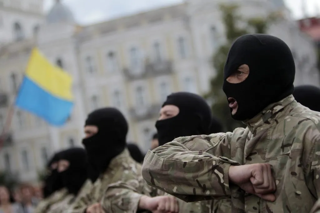 Радикалы начали раздавать в ВСУ листовки с призывом саботировать отвод войск в Донбассе