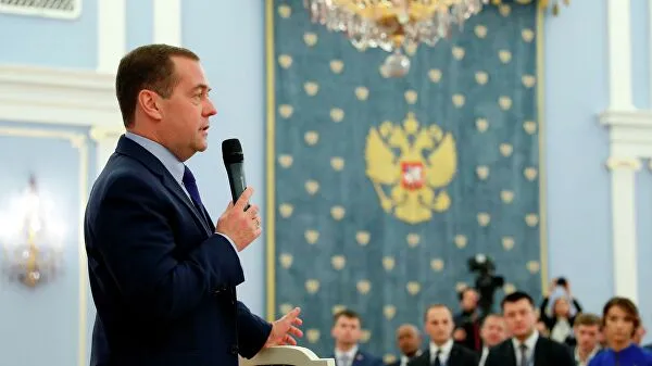 Медведев назвал главную задачу "Единой России"