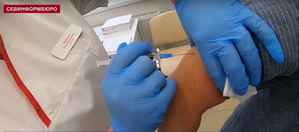 Севастопольцам воевать с гриппом помогают медики