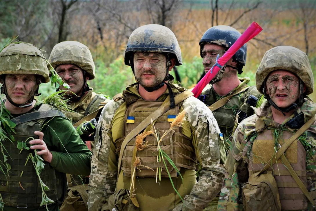 Украинским воякам в Донбассе нужно отказать в российских деньгах