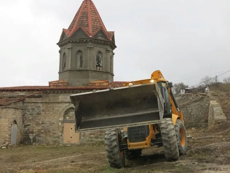Стройка на костях у средневековой армянской церкви всколыхнула Крым