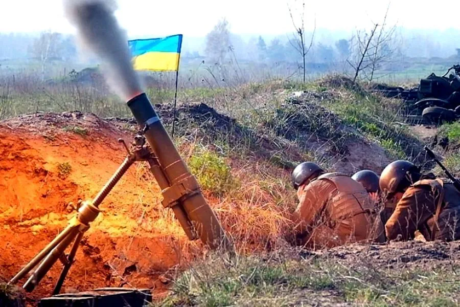 Украинские силовики утром из 120-миллиметровых минометов обстреляли север и юг ДНР