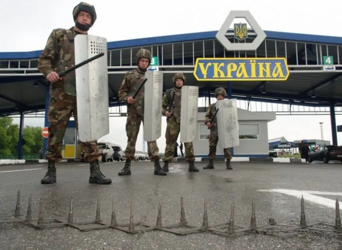 Киев запретит гражданам Украины ездить в Россию по внутренним паспортам