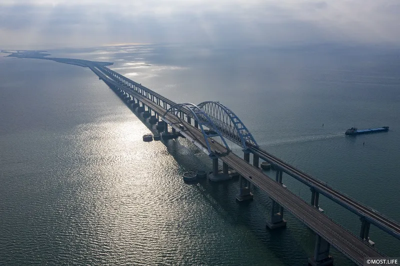 По Крымскому мосту могут ограничить движение