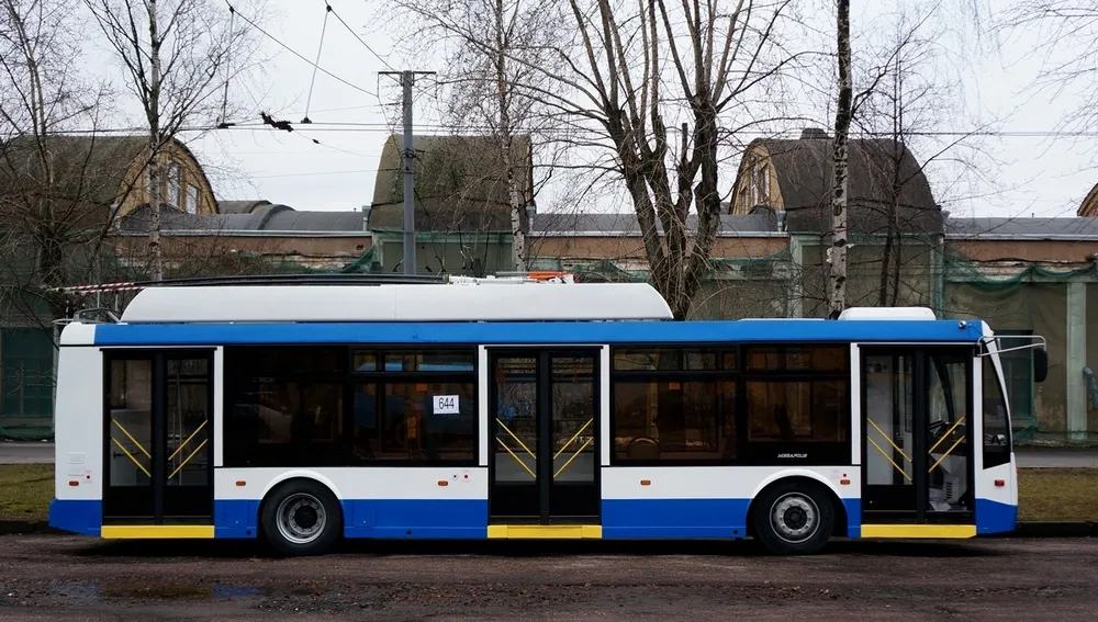 До половины городского транспорта Севастополя не может выйти на маршрут