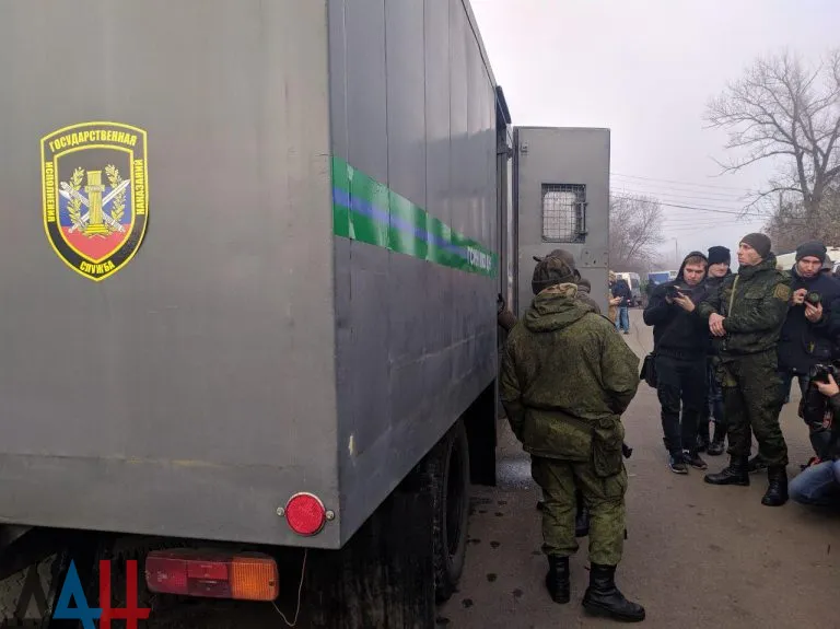 Удерживаемые в ДНР в результате конфликта лица доставлены к месту обмена
