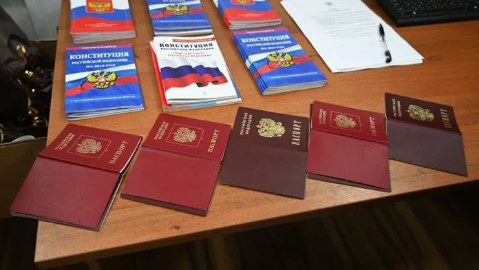 Почти 200 тыс. человек получили российские паспорта в Донбассе