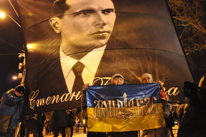 Послы Израиля и Польши назвали оскорбительным баннер с Бандерой в Киеве
