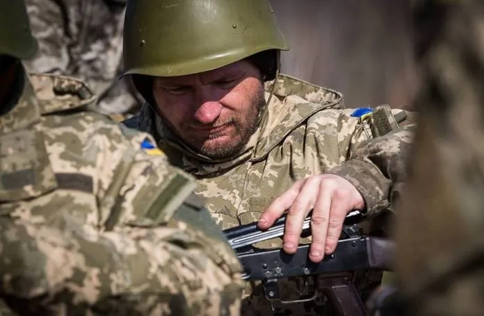 В Донбассе боевики 92-й бригады ВСУ облили спиртом и подожгли спящего сослуживца