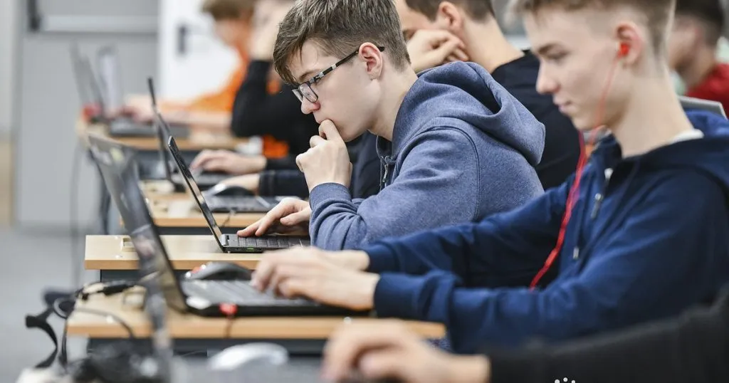 Российских школьников начнут учить кибербезопасности