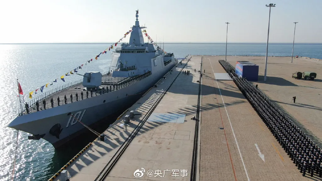 Китай ввел в строй самый мощный в мире эсминец 