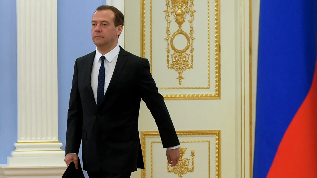 «Надо отмыть и наделить позитивом»: политолог озвучил неожиданную причину отставки Медведева