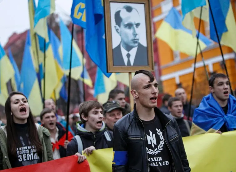 ОПРОС: В ДНР не видят общего будущего со страной, где героями считают предателей и нацистов