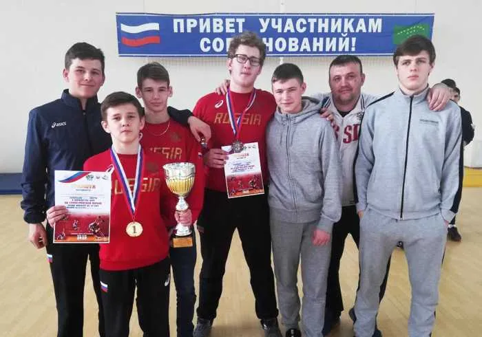 Артём Ищенко и Дмитрий Герасин завоевали золото и бронзу на первенстве ЮФО по греко-римской борьбе