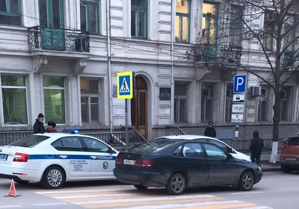 На пешеходном переходе в центре Севастополя сбили женщину