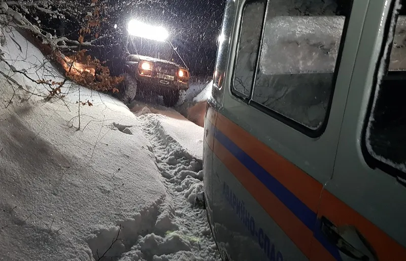 Десять человек едва не замерзли ночью в Крымских горах