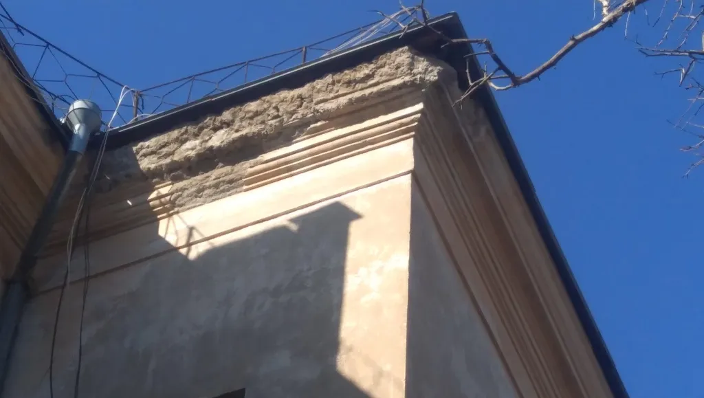 ЖКХ по-севастопольски: сейчас фасад, через 25 лет – крыша
