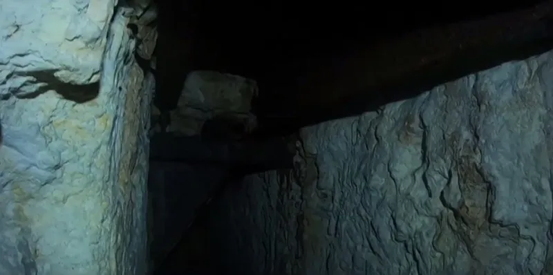 Вандалы разграбили подземный бункер на Большой Морской в Севастополе