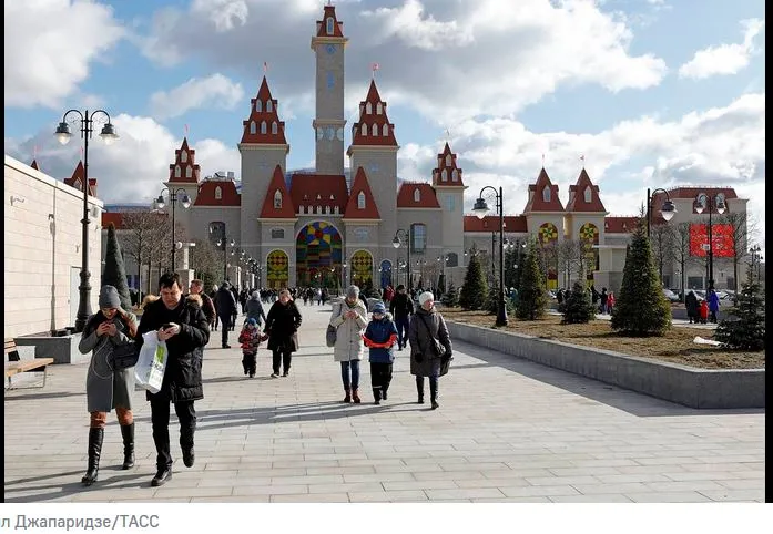 Тематический парк "Остров мечты" открылся в Москве 