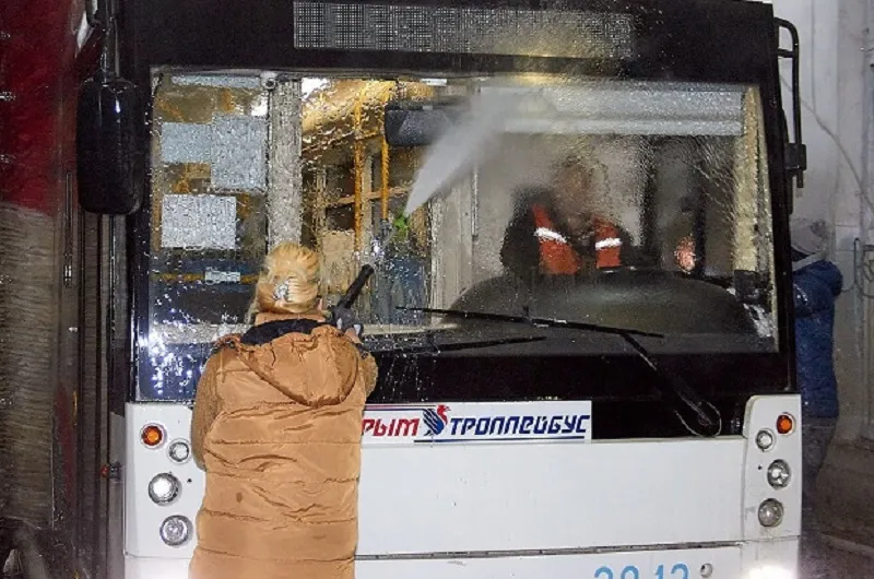 Из троллейбусов в Крыму вытравят вирусы
