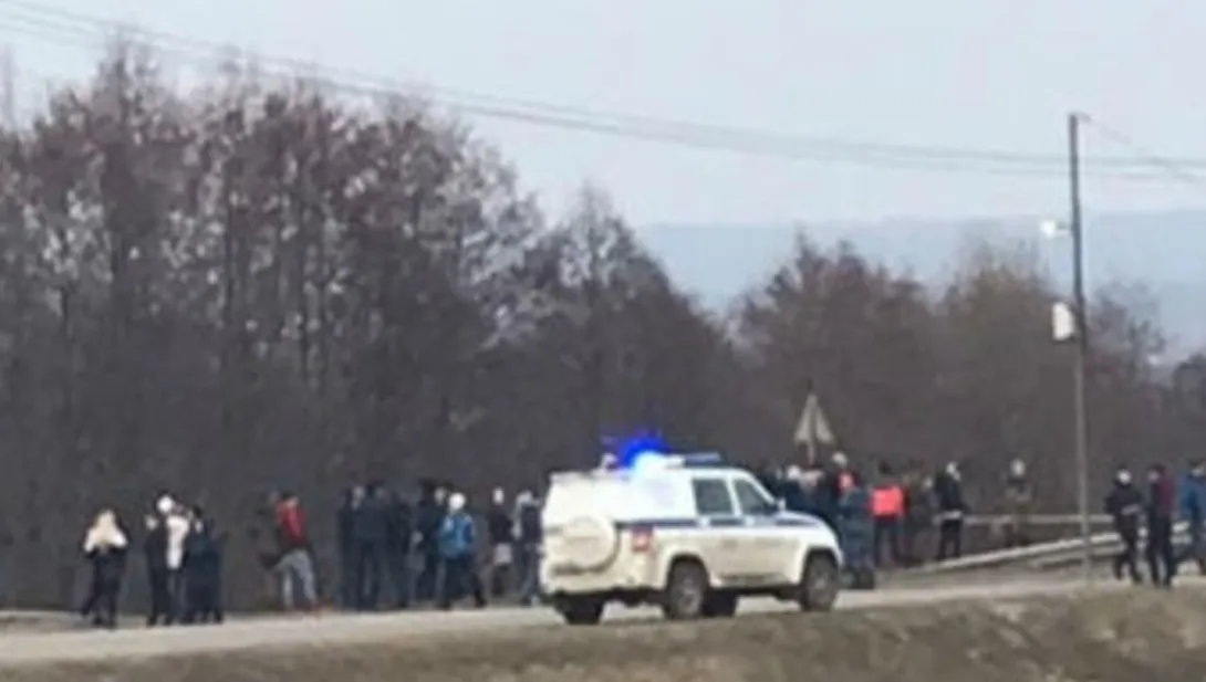 Россияне вышли на народный сход из-за убитой 13-летней девочки под Тамбовом