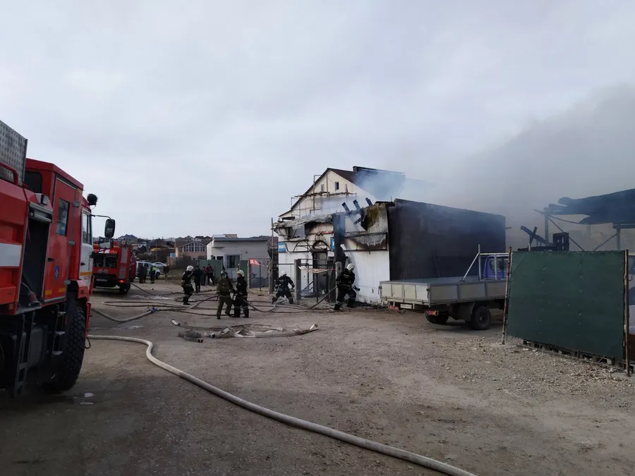 Магазин стройматериалов сгорел в Севастополе