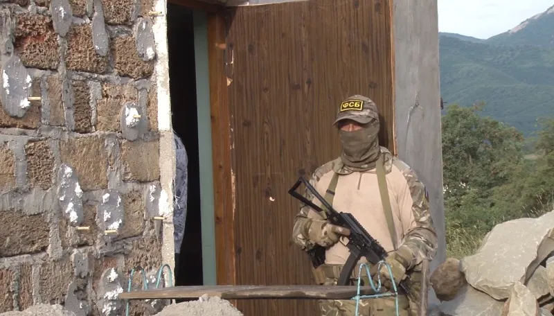 Спецслужбы снова проводят обыски у сторонников терроризма в Крыму