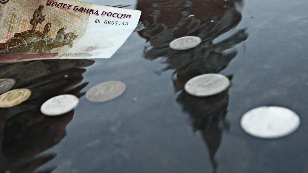 Эксперт прогнозирует 100 рублей за доллар 