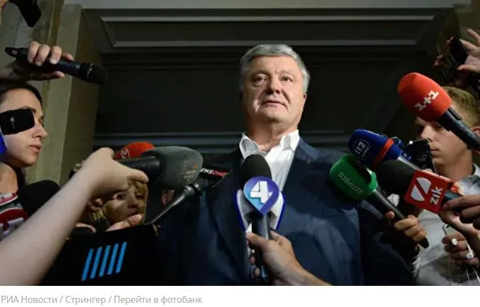 СМИ: Порошенко вернулся на Украину