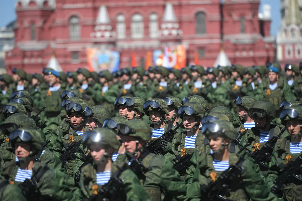 Российских военных будут увольнять за порочащие честь поступки