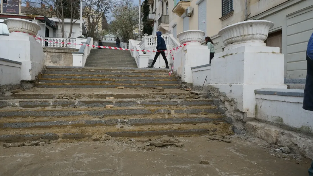 В Севастополе переделывают Таврическую лестницу 