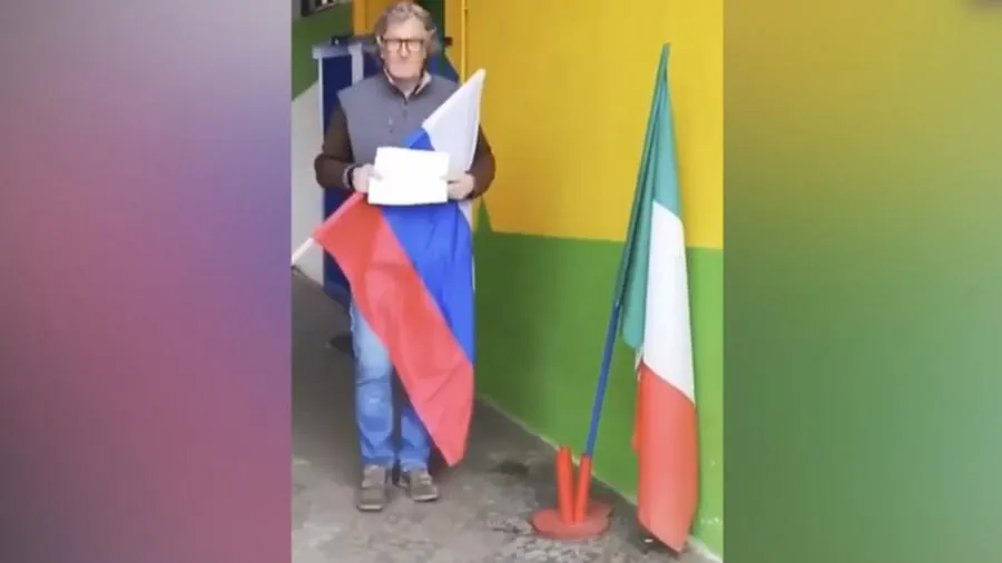 В Италии променяли флаг ЕС на российский триколор