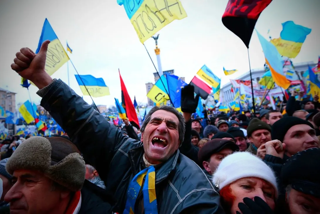 «Путинские маски»: В украинской столице националисты напали на людей, бесплатно раздающих маски