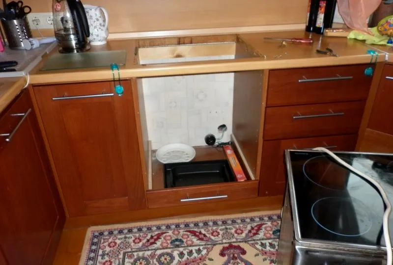 Жительница Севастополя украла плиту у своей матери