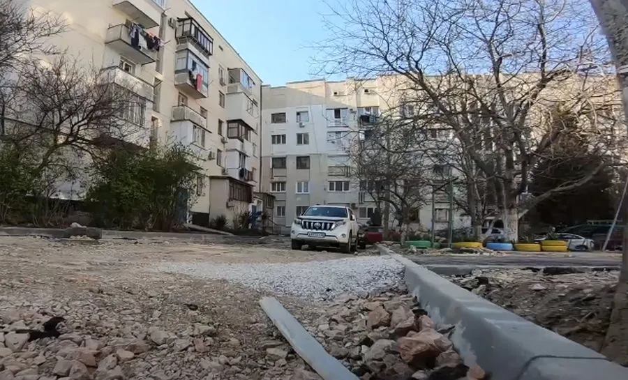 Больше трёх месяцев жители Севастополя живут в разрушенных дворах