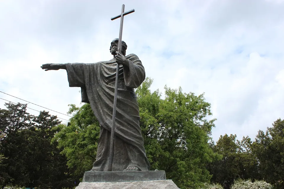 Низкие доходы жителей Севастополя компенсируются духовностью