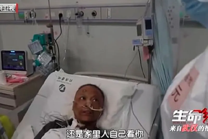 В Китае у заразившихся коронавирусом врачей потемнела кожа