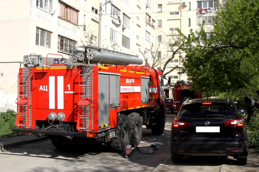 В Севастополе из-за пожара были эвакуированы жители многоэтажки 