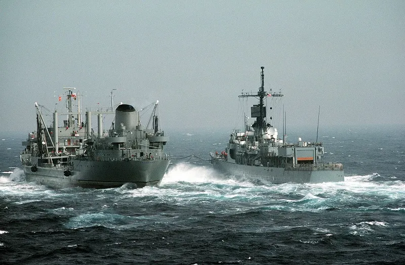 Иран и США готовы обстрелять друг друга в море