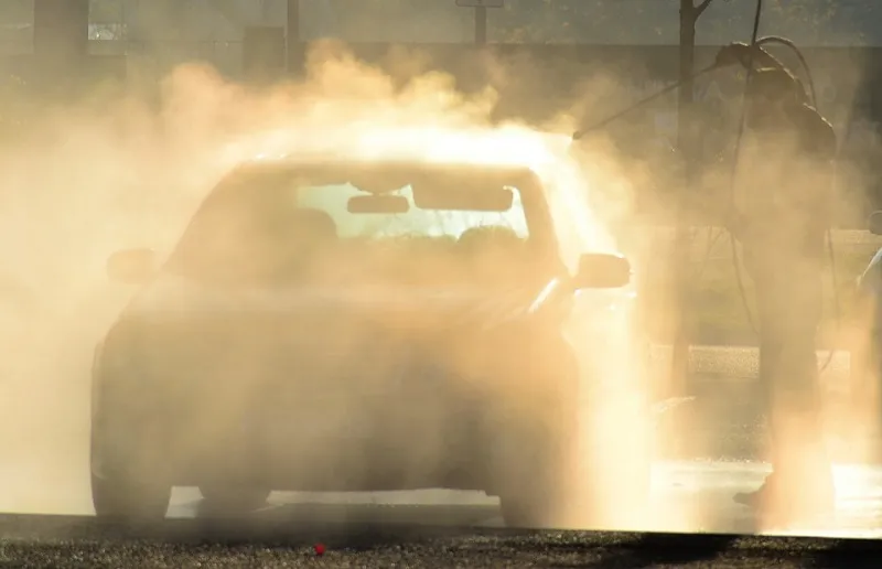 В Севастополе бесплатно отмывают автомобили от коронавируса