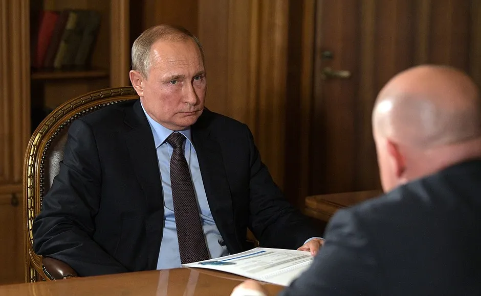 Глава Севастополя попросил помощи Путина для работавших «за конверт» 