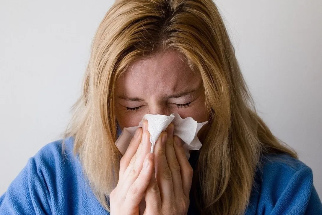 Роспотребнадзор назвал отличия симптомов коронавируса от аллергии