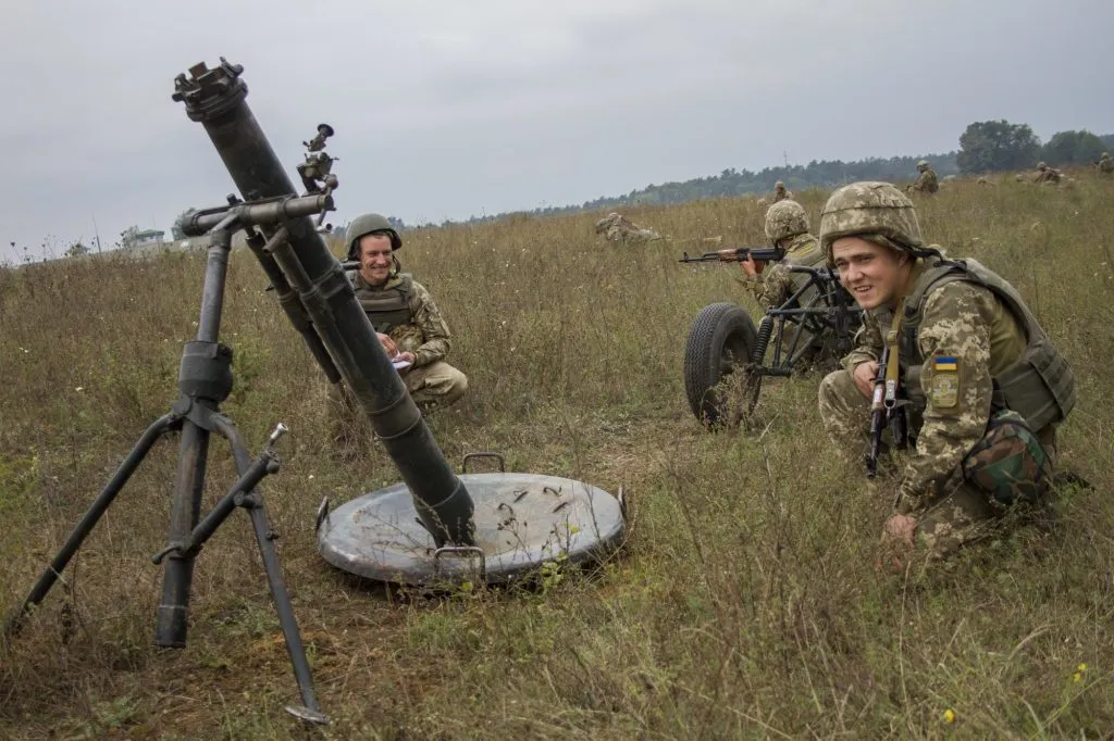 Украинские войска утром обстреляли из 120 мм минометов поселок под Ясиноватой